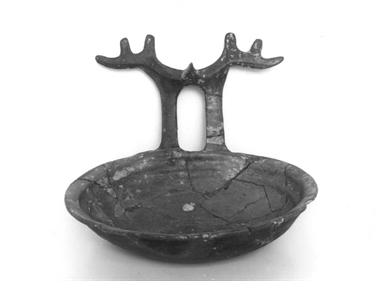 tazza attingitoio con ansa a protome zoomorfa